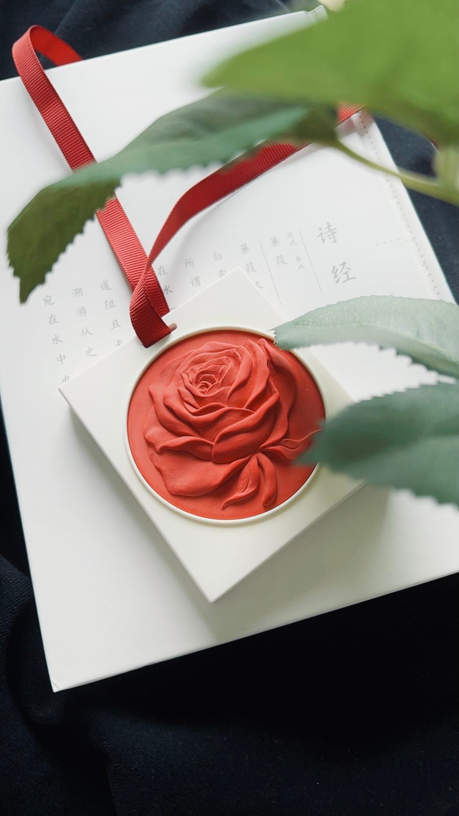 [ RED - LUSHROSE ] Oriental Tea Spirit Aroma Diffuser Pendant