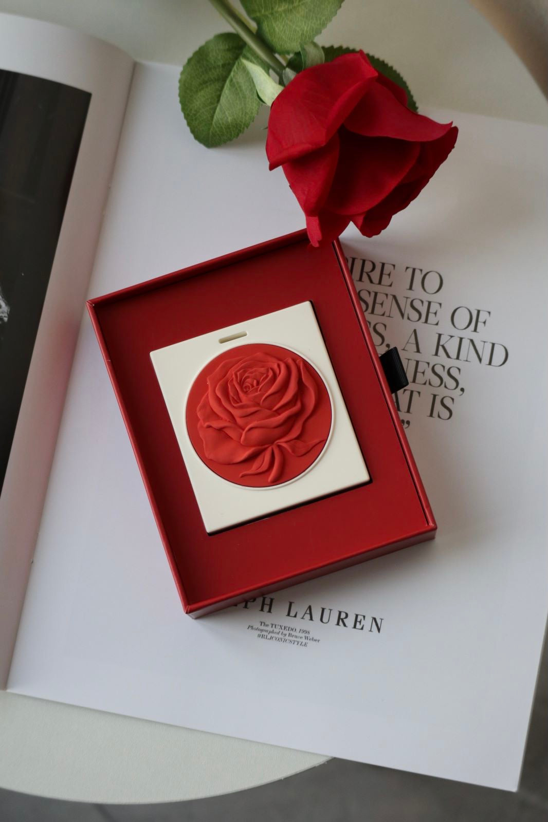 [ RED - LUSHROSE ] Oriental Tea Spirit Aroma Diffuser Pendant