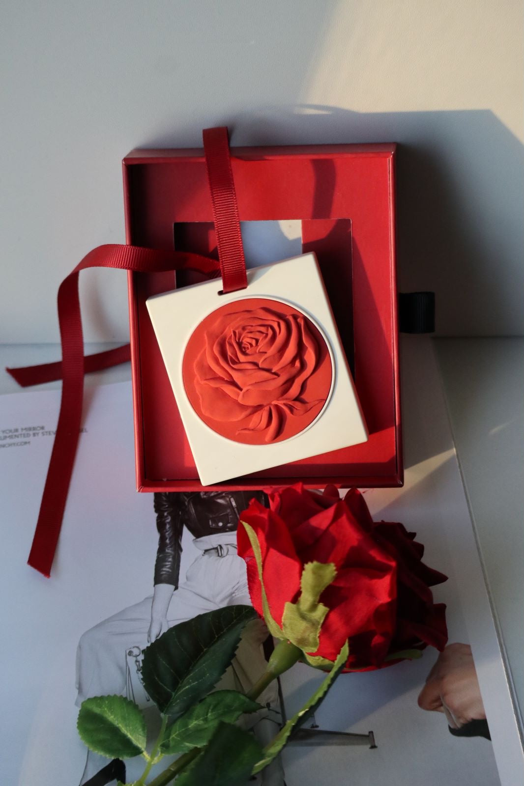 [ RED - LUSHROSE ] Oriental Tea Spirit Aroma Diffuser Pendant
