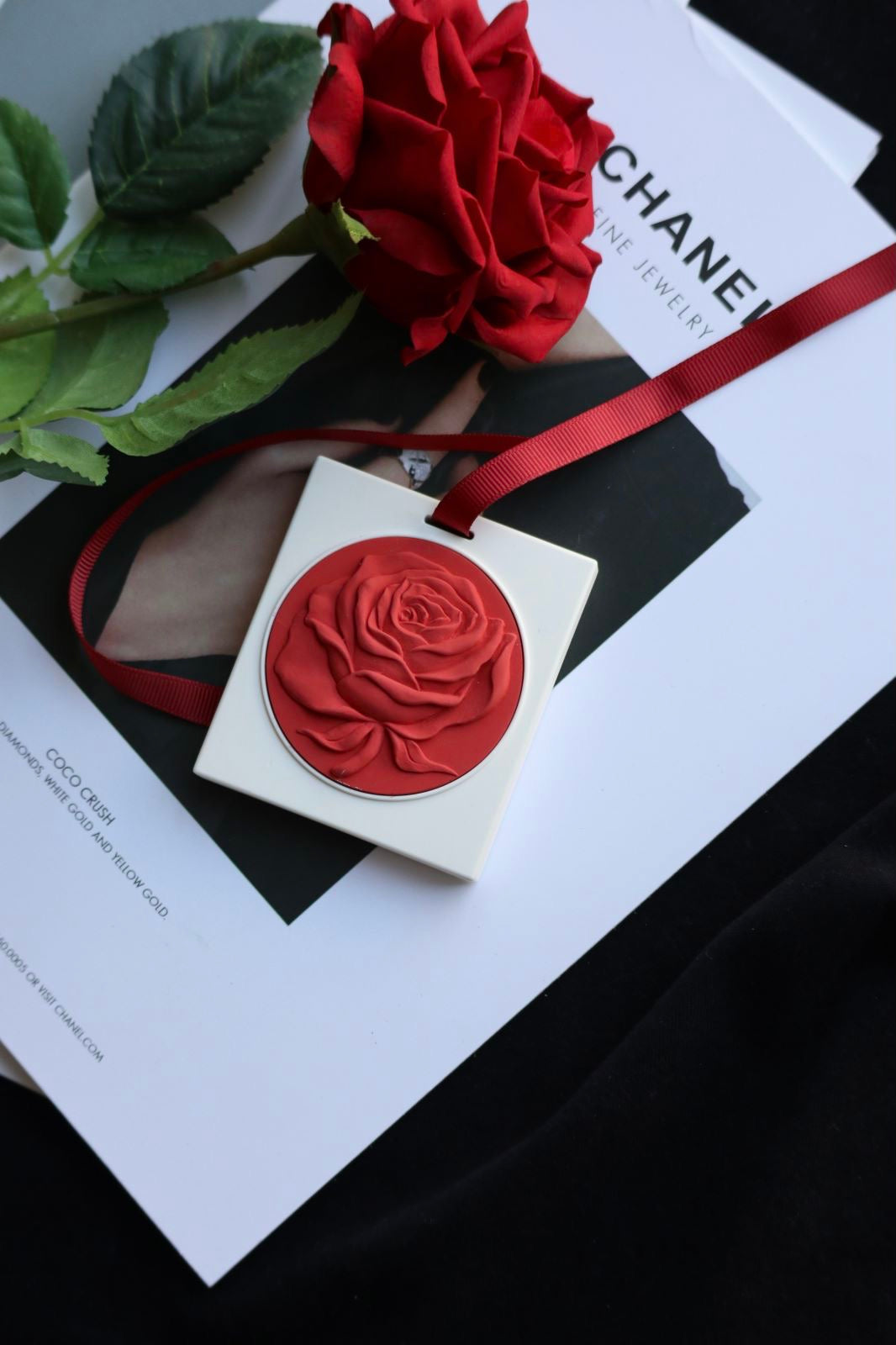[ RED - LUSHROSE ] Oriental Tea Spirit Aroma Diffuser Pendant